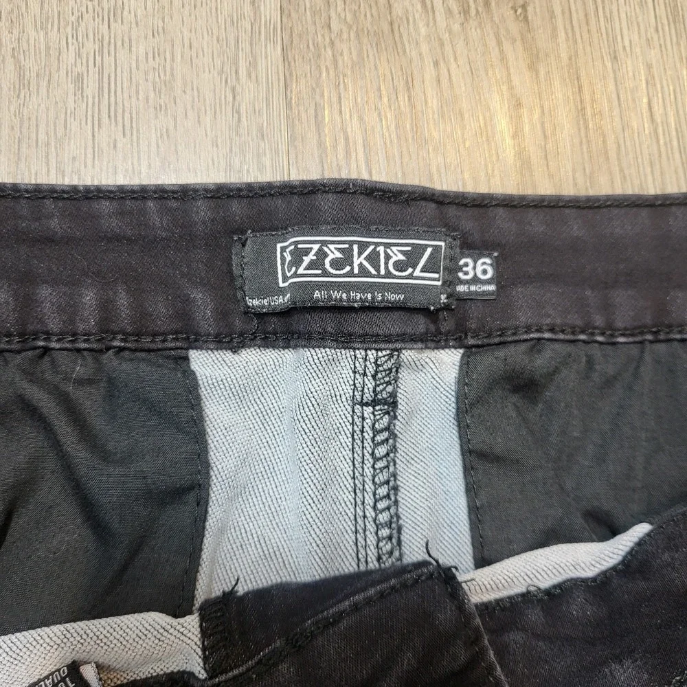 Ezekiel Men's Black Shorts Elastic Size 36 Waist 9